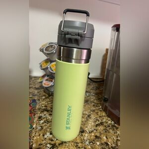 Stanley Quick Flip Go Bottle Citron 24 oz Lightly used great condition